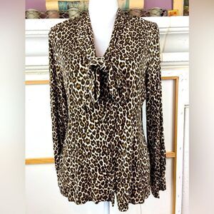 Charter Club tie neck leopard print stretch blouse w/amazing buttons🐆